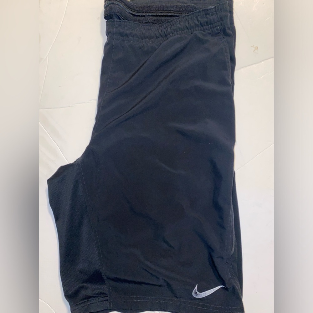 Nike Dri-Fit Men’s Athletic Shorts Size L Black Pockets 17-23